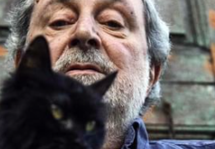 Guccini. L'amore per i suoi mici e il sostegno al gattile 